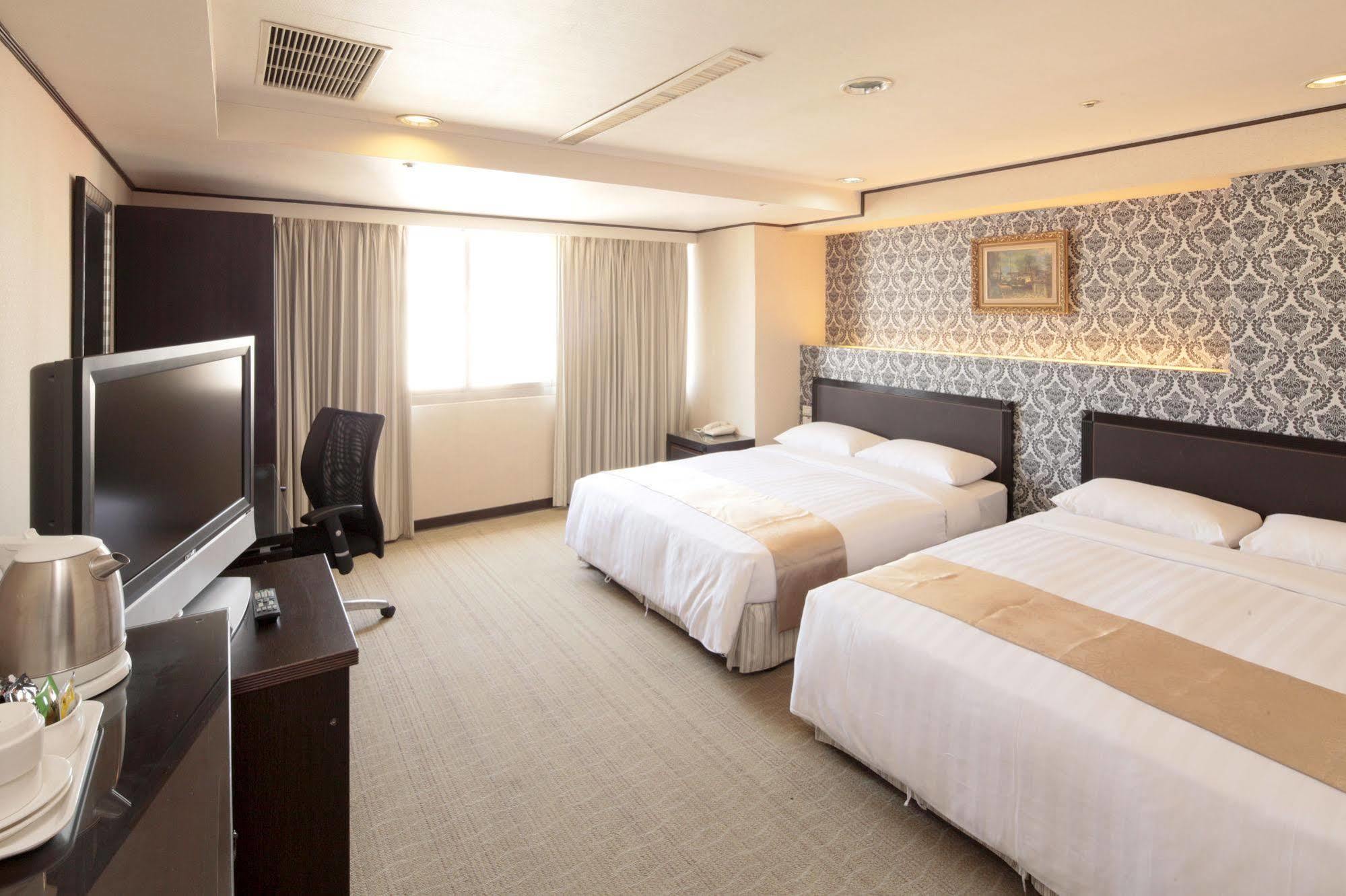 Lincoln Hotel Tainan Luaran gambar