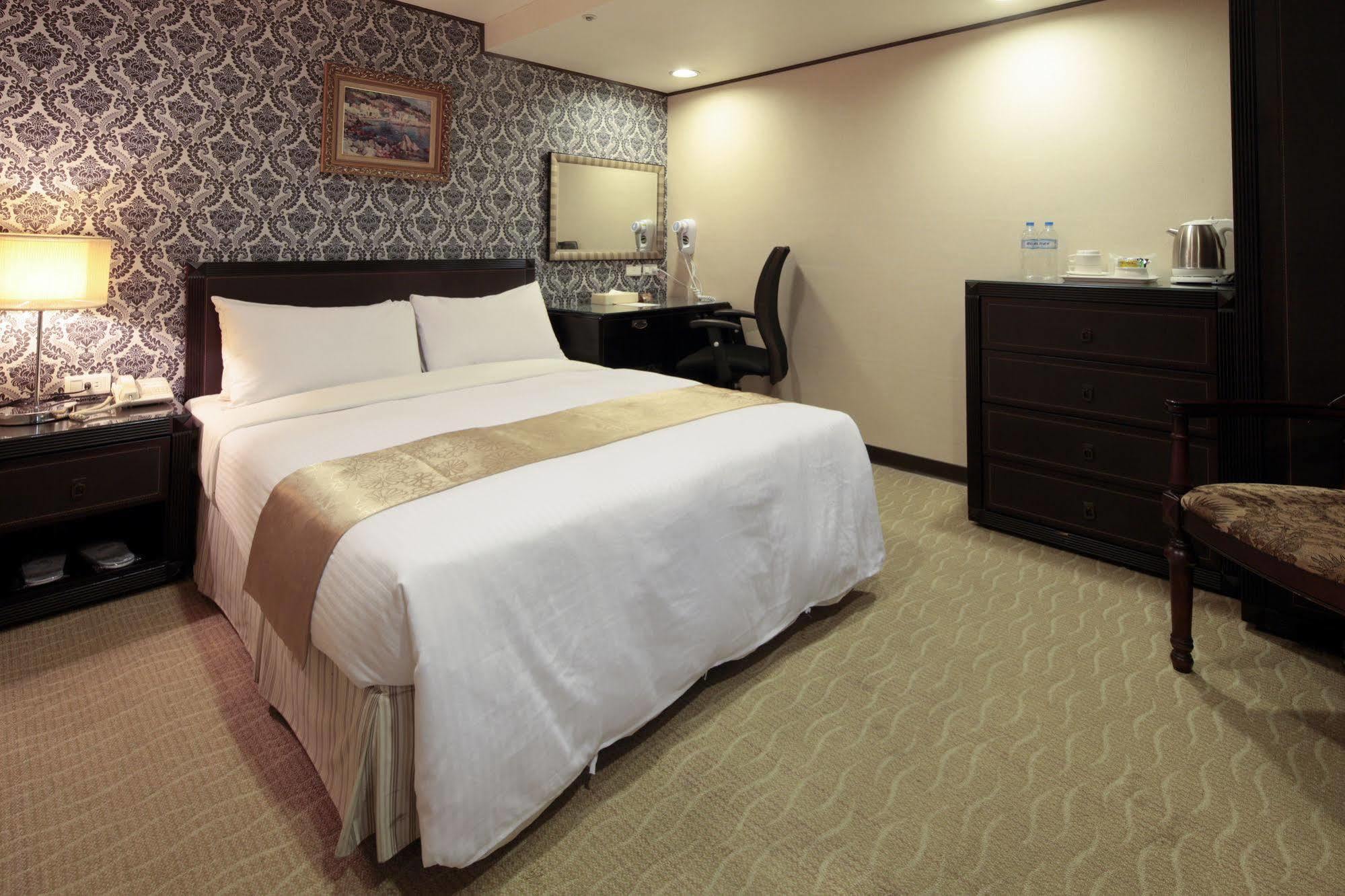 Lincoln Hotel Tainan Luaran gambar