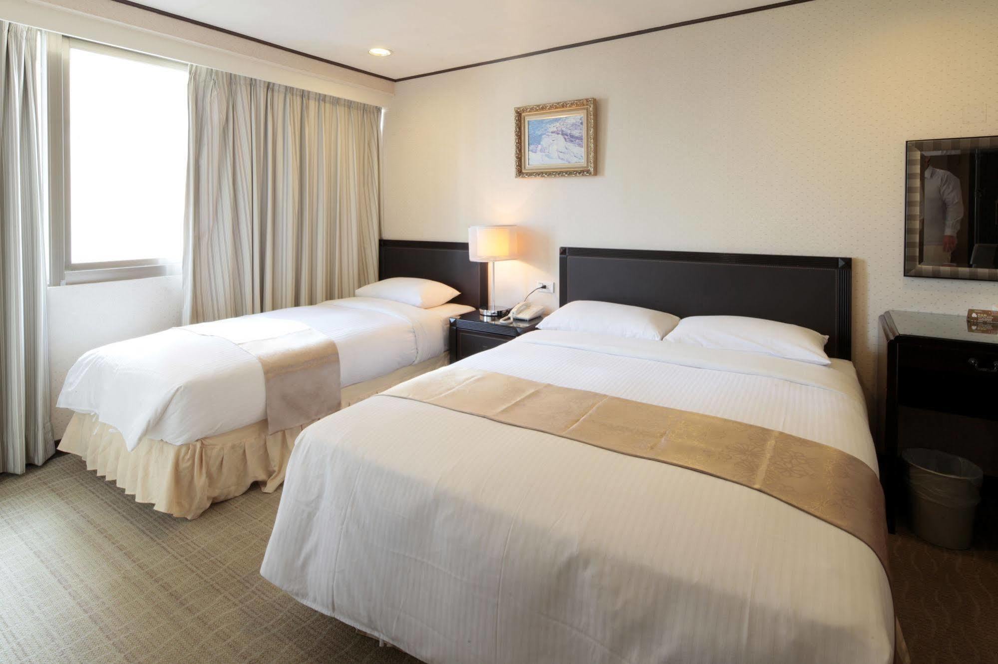 Lincoln Hotel Tainan Luaran gambar